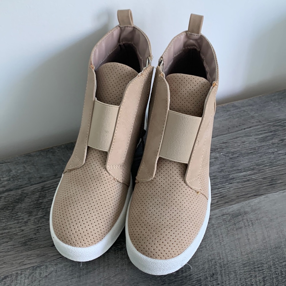 Platform sneakers